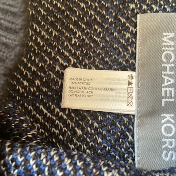 Brand New Michael Kors Black & Blue Knit Beanie Hat w/  Metal Logo Accent - Picture 12 of 15